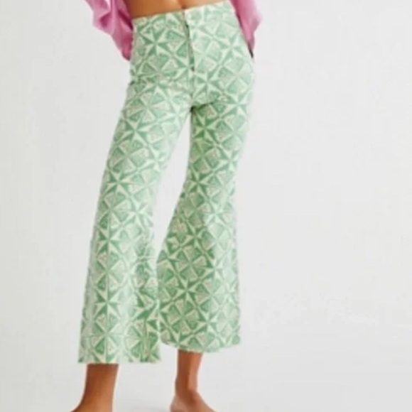WE THE FREE PATTERNED FLARE JEANS 25 GREEN - Picture 2 of 5